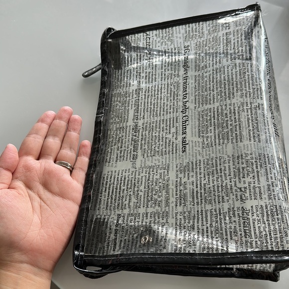 Large travel toiletries bag - Picture 3 of 3